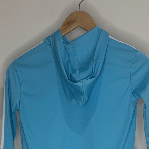 Under Armour Youth Shirt With Hoodie – Loose Fit Training Top (YMD / Medium) - Picture 3 of 6